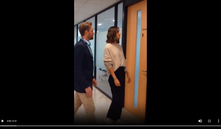 « On lui a dit “vous ne pouvez pas entrer”… sans savoir qu’elle décide qui est directeur »
