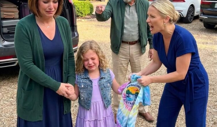 Lors de notre réunion de famille, ma sœur a arraché le T-shirt des mains de ma fille en disant qu’il était réservé aux « vraies familles avec un père et une mère ».