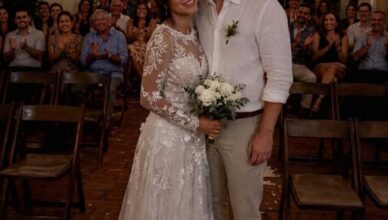 Le jour de notre mariage, toutes les places réservées à la famille de mon mari sont restées vides.