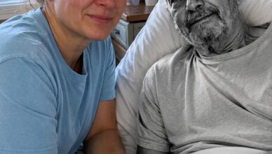 Après les funérailles de mon père, son infirmière en soins palliatifs m’a arrêtée à la sortie de l’église.