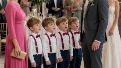 À quelques heures de demander une autre femme en mariage, il découvre quatre garçons qui lui ressemblent trait pour trait… et sa vie bascule.