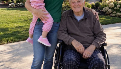 J’ai épousé mon riche patron de 72 ans pour offrir un toit à ma fille — cinq ans plus tard, son avocat m’a révélé son secret